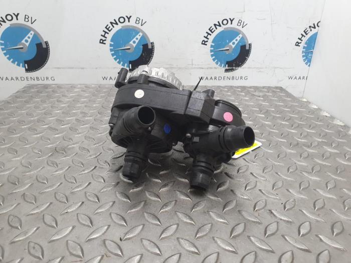 Gebruikte Waterpomp Peugeot 3008 Prijs € 72,60 Inclusief btw aangeboden door Rhenoy Onderdelen b.v.