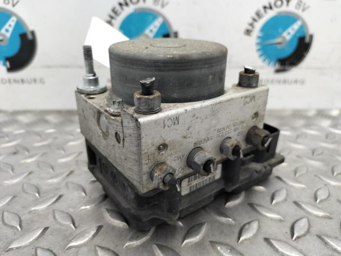 Gebruikte ABS Pomp Ford KA Prijs € 90,75 Inclusief btw aangeboden door Rhenoy Onderdelen b.v.