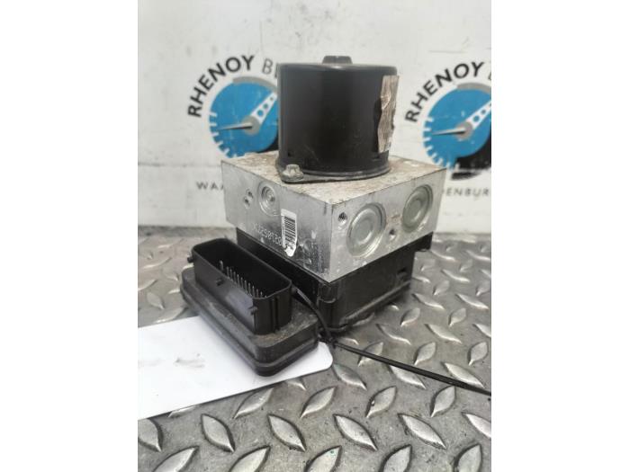 Gebruikte ABS Pomp Opel Insignia Prijs € 181,50 Inclusief btw aangeboden door Rhenoy Onderdelen b.v.