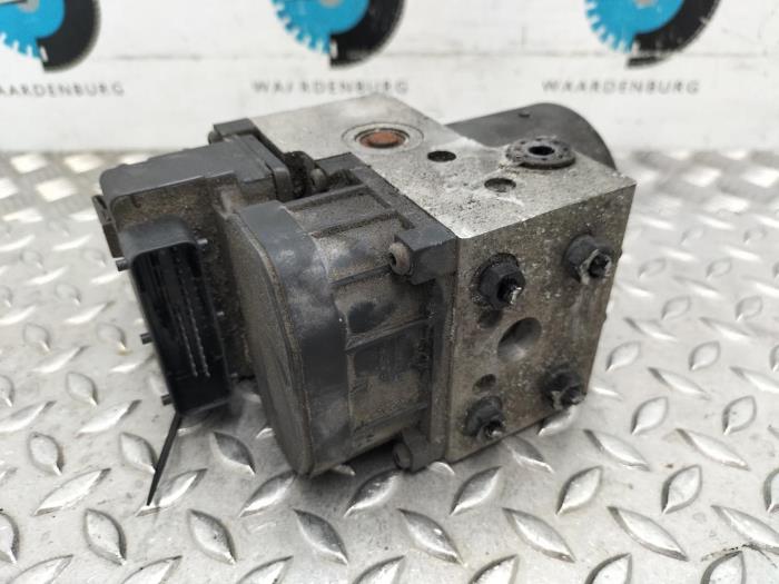 Gebruikte ABS Pomp Volkswagen Passat Prijs € 48,40 Inclusief btw aangeboden door Rhenoy Onderdelen b.v.