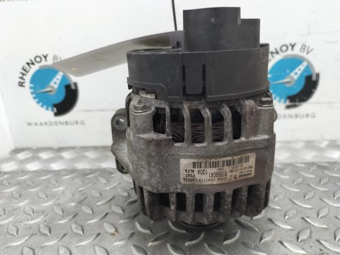 Gebruikte Dynamo Ford KA Prijs € 48,40 Inclusief btw aangeboden door Rhenoy Onderdelen b.v.