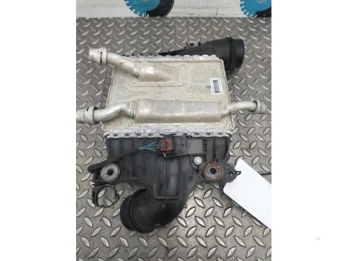Gebruikte Intercooler Jaguar XF Prijs € 96,80 Inclusief btw aangeboden door Rhenoy Onderdelen b.v.