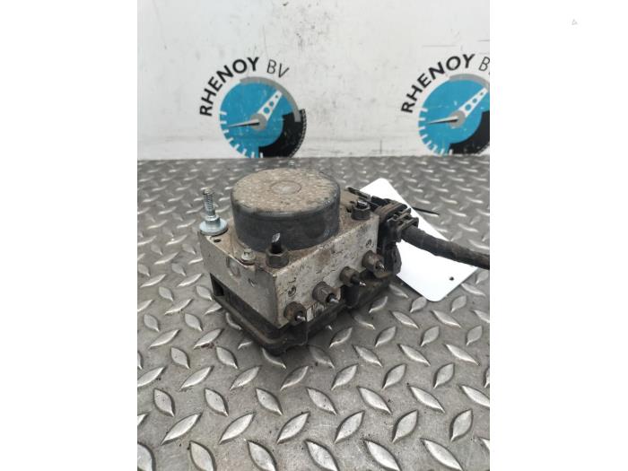 Gebruikte ABS Pomp Ford KA Prijs € 90,75 Inclusief btw aangeboden door Rhenoy Onderdelen b.v.