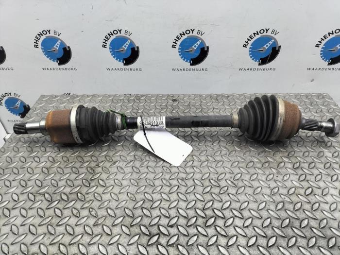 Gebruikte Aandrijfas links-achter Opel Corsa Prijs € 181,50 Inclusief btw aangeboden door Rhenoy Onderdelen b.v.