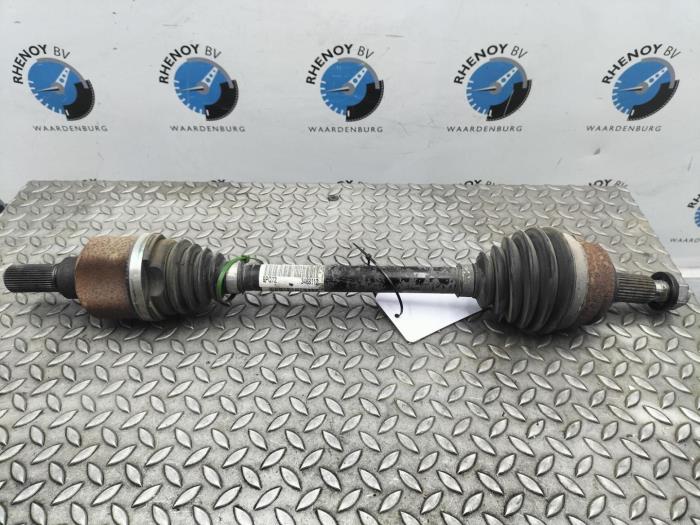 Gebruikte Aandrijfas links-achter Peugeot 308 Prijs € 181,50 Inclusief btw aangeboden door Rhenoy Onderdelen b.v.