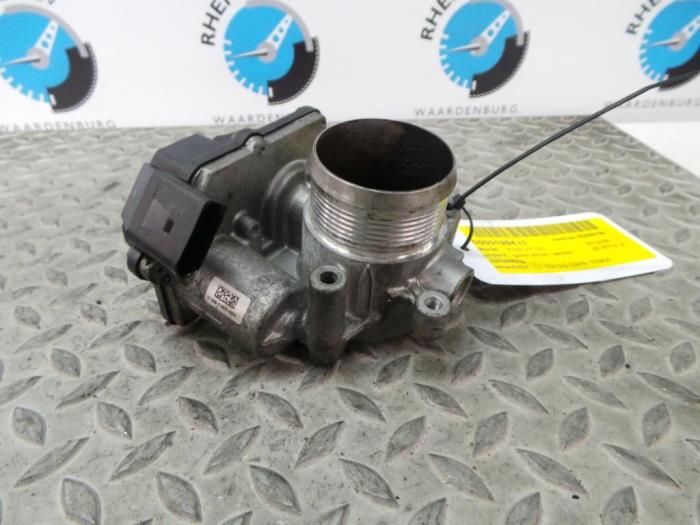 Gebruikte Gasklephuis Volkswagen Passat Prijs € 72,60 Inclusief btw aangeboden door Rhenoy Onderdelen b.v.