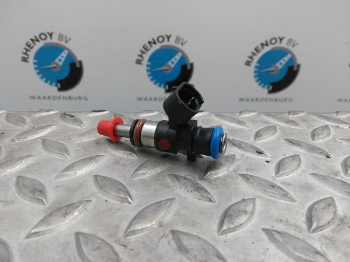 Gebruikte Verstuiver (diesel) Renault Twingo Prijs € 42,35 Inclusief btw aangeboden door Rhenoy Onderdelen b.v.