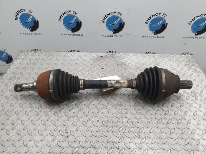 Gebruikte Aandrijfas links-achter Volvo V60 Prijs € 145,20 Inclusief btw aangeboden door Rhenoy Onderdelen b.v.