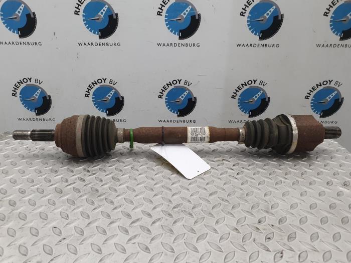Gebruikte Aandrijfas links-achter Renault Clio Prijs € 48,40 Inclusief btw aangeboden door Rhenoy Onderdelen b.v.