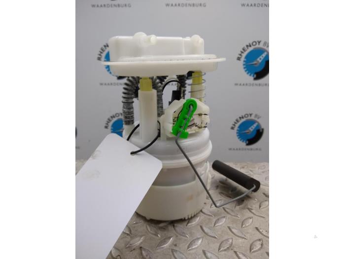 Gebruikte Tank element Pomp Dacia Sandero Prijs € 84,70 Inclusief btw aangeboden door Rhenoy Onderdelen b.v.