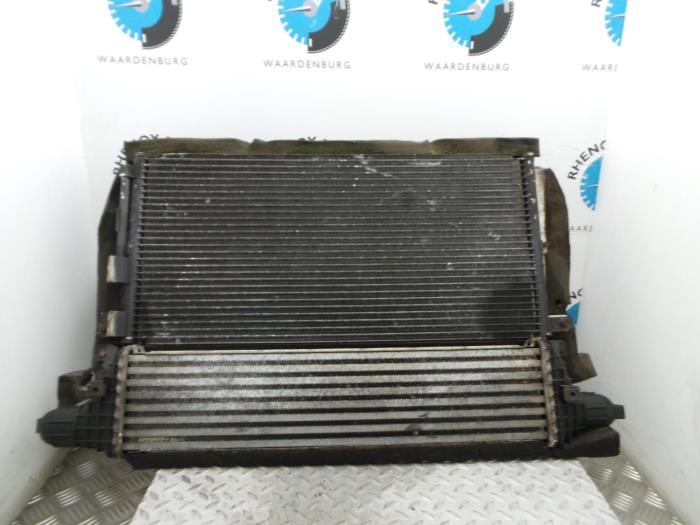 Gebruikte Radiateur Jaguar X-Type Prijs € 260,15 Inclusief btw aangeboden door Rhenoy Onderdelen b.v.