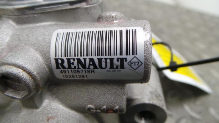 Gebruikte Servopomp Renault Master Prijs € 96,80 Inclusief btw aangeboden door Rhenoy Onderdelen b.v.