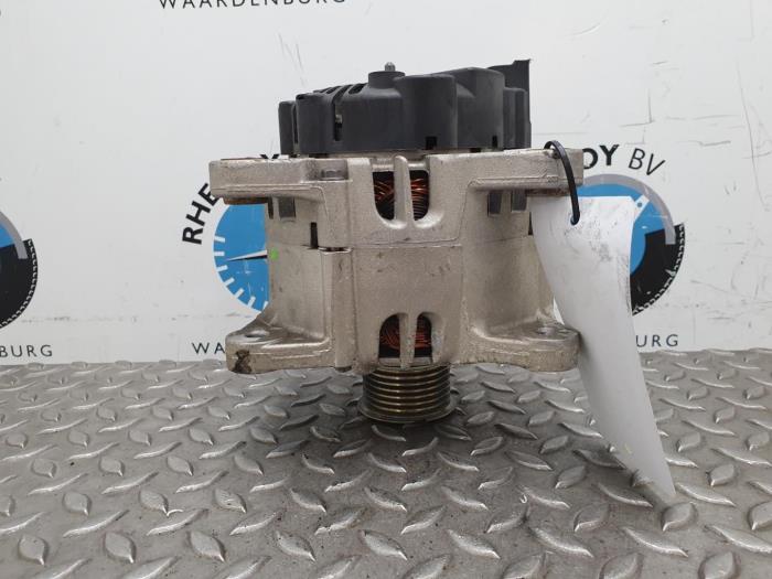 Gebruikte Dynamo Renault Megane Prijs € 90,75 Inclusief btw aangeboden door Rhenoy Onderdelen b.v.