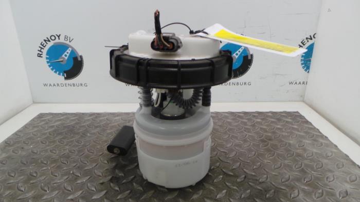 Gebruikte Tank element Pomp Dacia Sandero Prijs € 105,88 Inclusief btw aangeboden door Rhenoy Onderdelen b.v.
