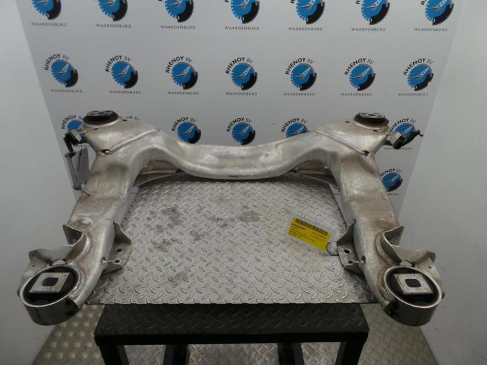 Gebruikte Subframe Volkswagen Phaeton Prijs € 465,85 Inclusief btw aangeboden door Rhenoy Onderdelen b.v.