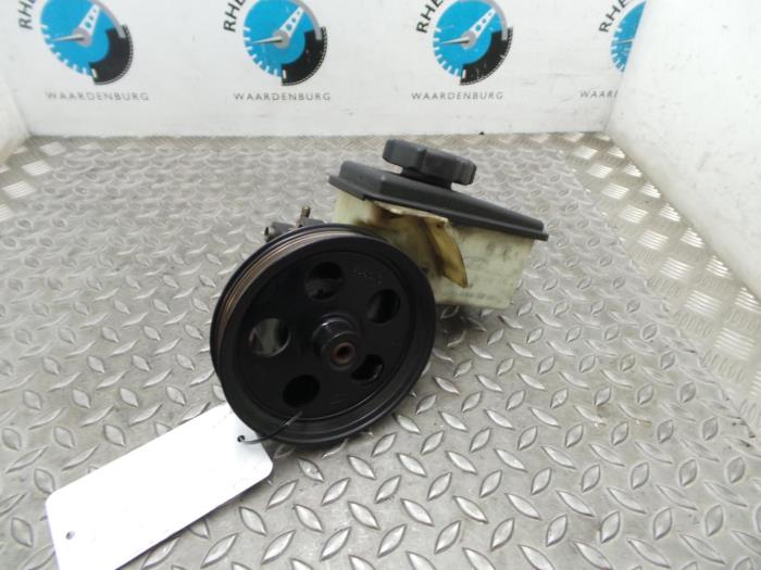 Gebruikte Servopomp Ford Mondeo Prijs € 60,50 Inclusief btw aangeboden door Rhenoy Onderdelen b.v.