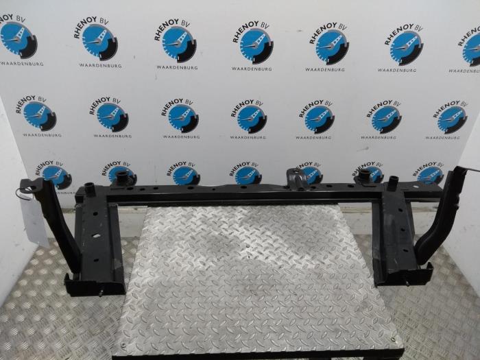 Gebruikte Subframe Renault Captur Prijs € 121,00 Inclusief btw aangeboden door Rhenoy Onderdelen b.v.