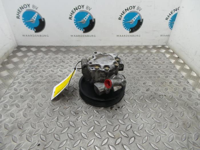 Gebruikte Pomp Servo Mercedes C-Klasse Prijs € 60,50 Inclusief btw aangeboden door Rhenoy Onderdelen b.v.