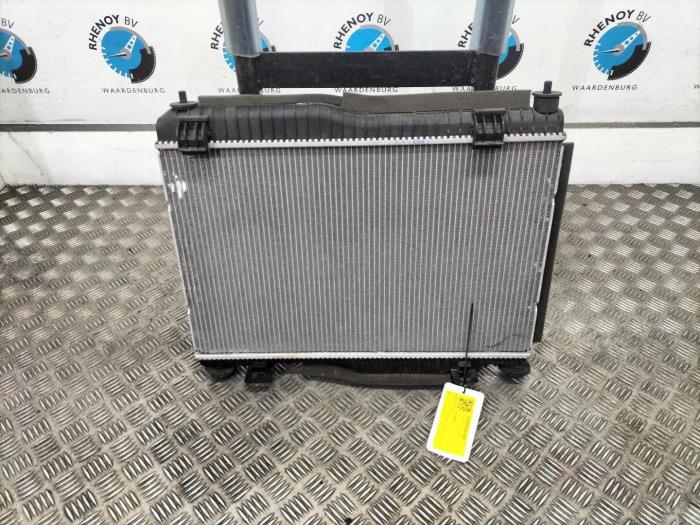 Gebruikte Radiateur Ford Fiesta Prijs € 121,00 Inclusief btw aangeboden door Rhenoy Onderdelen b.v.