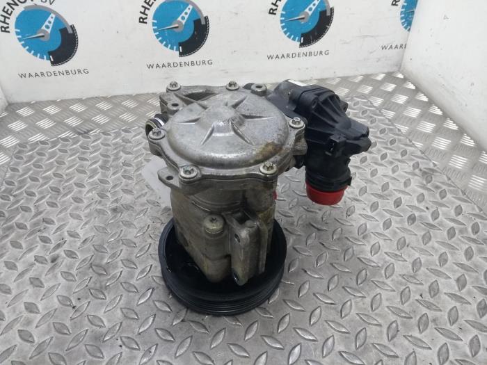 Gebruikte Pomp Servo BMW 3-Serie Prijs € 60,50 Inclusief btw aangeboden door Rhenoy Onderdelen b.v.