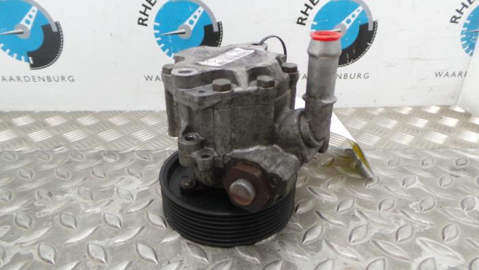 Gebruikte Pomp Servo Renault Master Prijs € 60,50 Inclusief btw aangeboden door Rhenoy Onderdelen b.v.