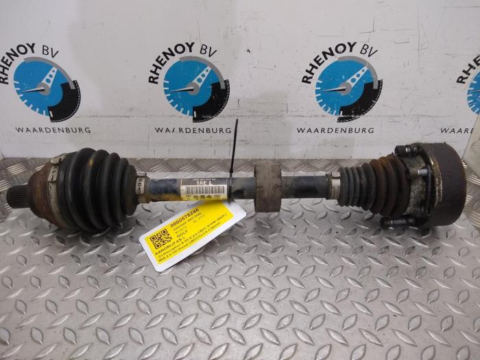 Gebruikte Aandrijfas links-achter Volkswagen Golf Prijs € 60,50 Inclusief btw aangeboden door Rhenoy Onderdelen b.v.