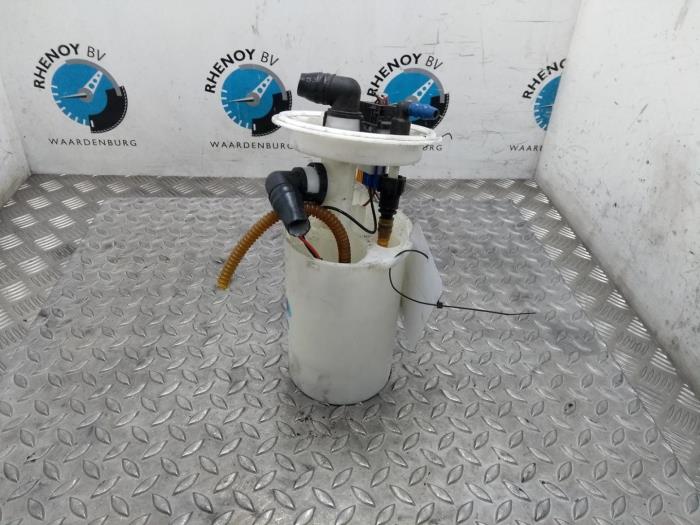Gebruikte Tank element Pomp BMW X3 Prijs € 60,50 Inclusief btw aangeboden door Rhenoy Onderdelen b.v.