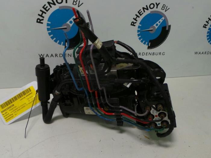 Gebruikte Compressor Volkswagen Phaeton Prijs € 302,50 Inclusief btw aangeboden door Rhenoy Onderdelen b.v.