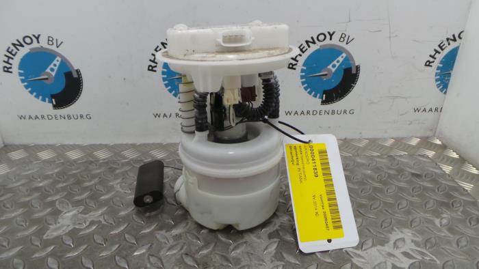 Gebruikte Tank element Pomp Dacia Sandero Prijs op aanvraag aangeboden door Rhenoy Onderdelen b.v.