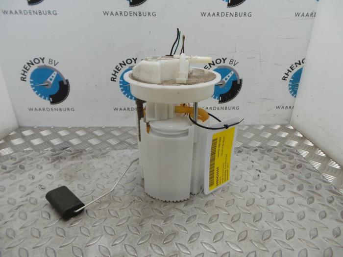 Gebruikte Tank element Pomp Ford Fiesta Prijs € 60,50 Inclusief btw aangeboden door Rhenoy Onderdelen b.v.