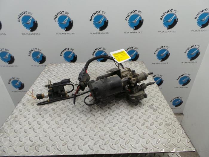 Gebruikte Compressor Landrover Discovery Prijs € 302,50 Inclusief btw aangeboden door Rhenoy Onderdelen b.v.
