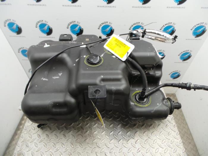 Gebruikte Pomp adblue Renault Trafic Prijs € 272,25 Inclusief btw aangeboden door Rhenoy Onderdelen b.v.