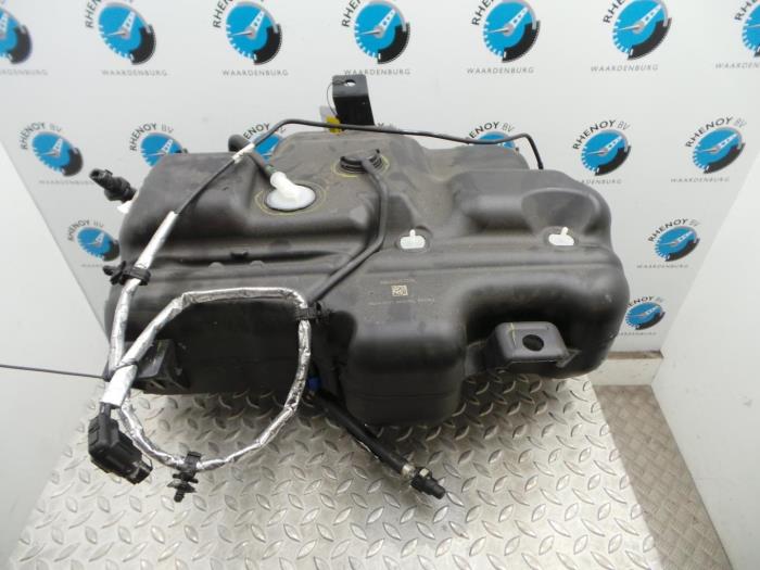 Gebruikte Pomp adblue Renault Trafic Prijs € 272,25 Inclusief btw aangeboden door Rhenoy Onderdelen b.v.