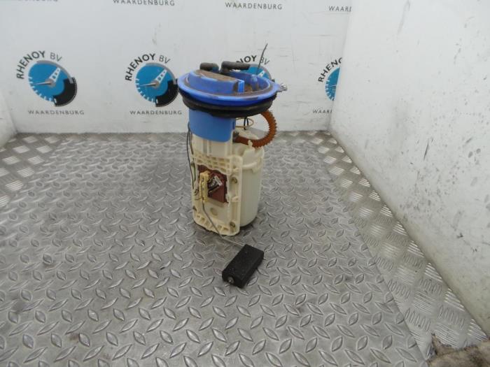 Gebruikte Tank element Pomp Volkswagen Jetta Prijs € 72,60 Inclusief btw aangeboden door Rhenoy Onderdelen b.v.
