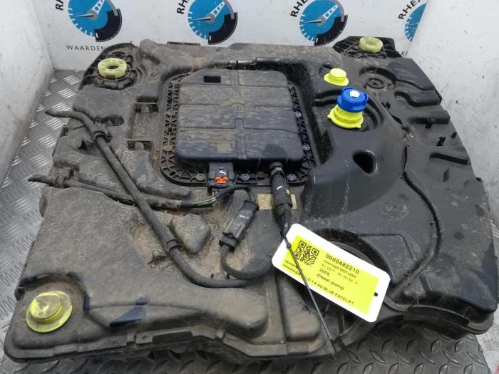 Gebruikte Adblue pomp Peugeot 2008 Prijs € 484,00 Inclusief btw aangeboden door Rhenoy Onderdelen b.v.