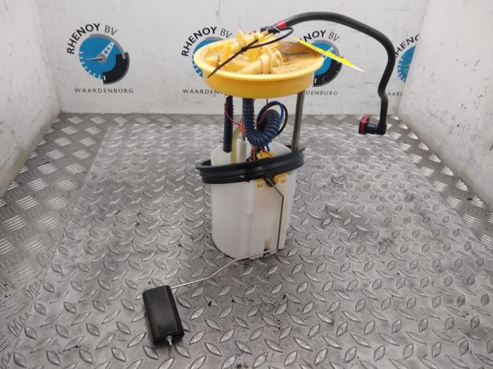 Gebruikte Tank element Pomp Ford Kuga Prijs € 84,70 Inclusief btw aangeboden door Rhenoy Onderdelen b.v.