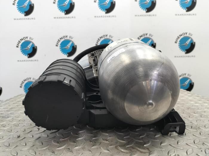 Gebruikte Compressor Jaguar XF Prijs € 423,50 Inclusief btw aangeboden door Rhenoy Onderdelen b.v.