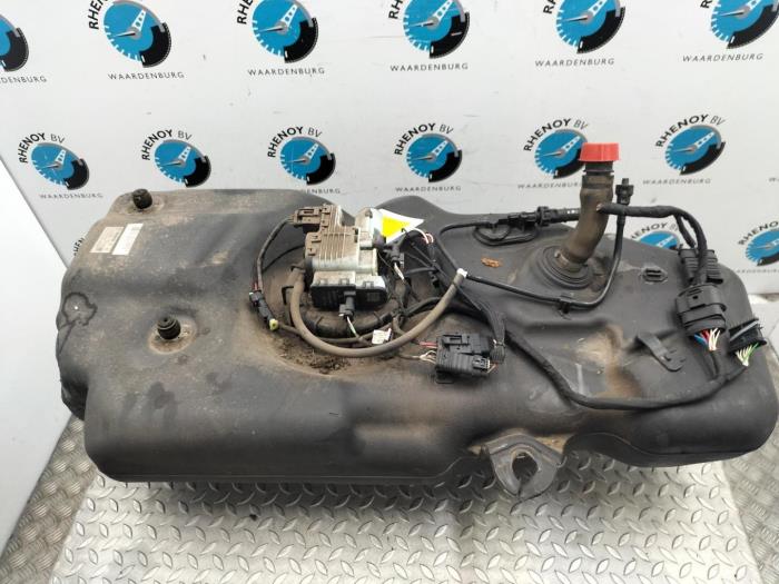 Gebruikte Pomp adblue Mercedes ML-Klasse Prijs € 363,00 Inclusief btw aangeboden door Rhenoy Onderdelen b.v.