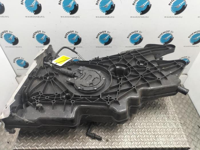 Gebruikte Pomp adblue Mercedes Vito Prijs € 605,00 Inclusief btw aangeboden door Rhenoy Onderdelen b.v.