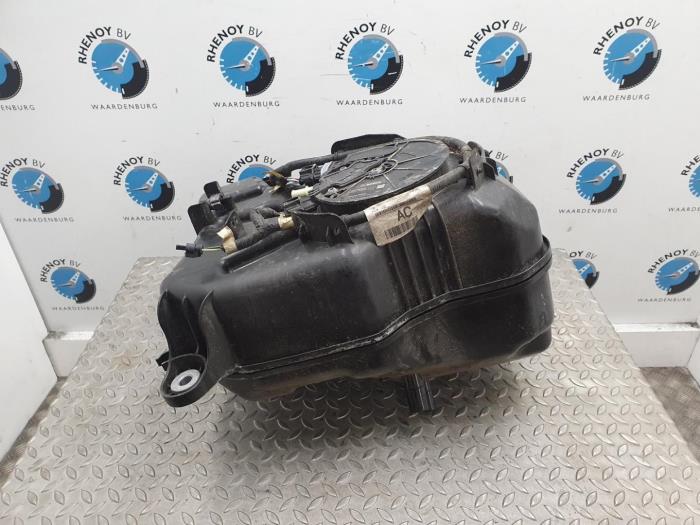 Gebruikte Adblue pomp Landrover Discovery Sport L550 Prijs € 181,50 Inclusief btw aangeboden door Rhenoy Onderdelen b.v.