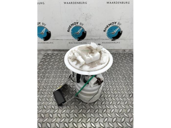 Gebruikte Tank element Pomp Peugeot 208 Prijs € 96,80 Inclusief btw aangeboden door Rhenoy Onderdelen b.v.