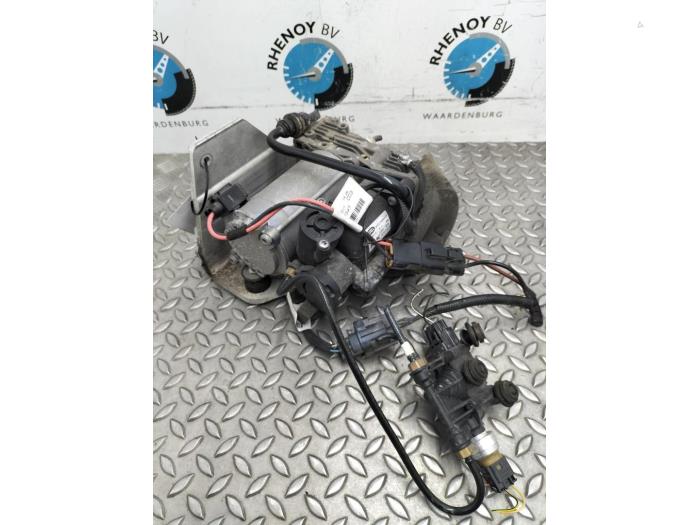 Gebruikte Compressor Landrover Discovery Prijs op aanvraag aangeboden door Rhenoy Onderdelen b.v.