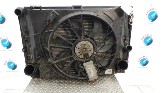 Gebruikte Radiateur BMW 1-Serie Prijs € 205,70 Inclusief btw aangeboden door Rhenoy Onderdelen b.v.