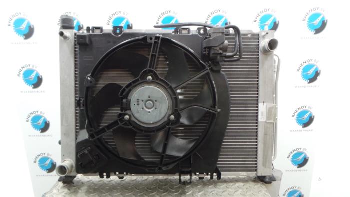Gebruikte Radiateur Renault Clio Prijs € 121,00 Inclusief btw aangeboden door Rhenoy Onderdelen b.v.