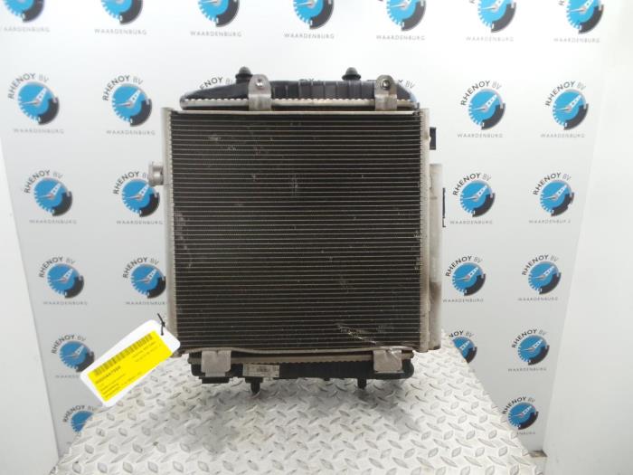 Gebruikte Radiateur Peugeot 108 Prijs € 242,00 Inclusief btw aangeboden door Rhenoy Onderdelen b.v.