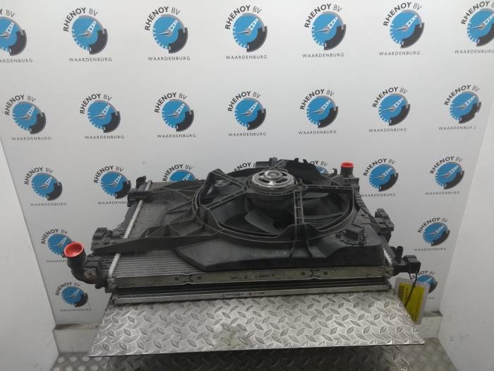 Gebruikte Radiateur Opel Vivaro Prijs € 121,00 Inclusief btw aangeboden door Rhenoy Onderdelen b.v.