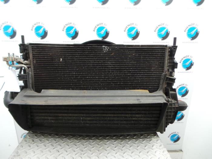 Gebruikte Radiateur Volvo C70 Prijs € 121,00 Inclusief btw aangeboden door Rhenoy Onderdelen b.v.