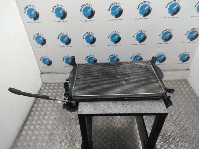 Gebruikte Radiateur Audi A4 Prijs € 96,80 Inclusief btw aangeboden door Rhenoy Onderdelen b.v.