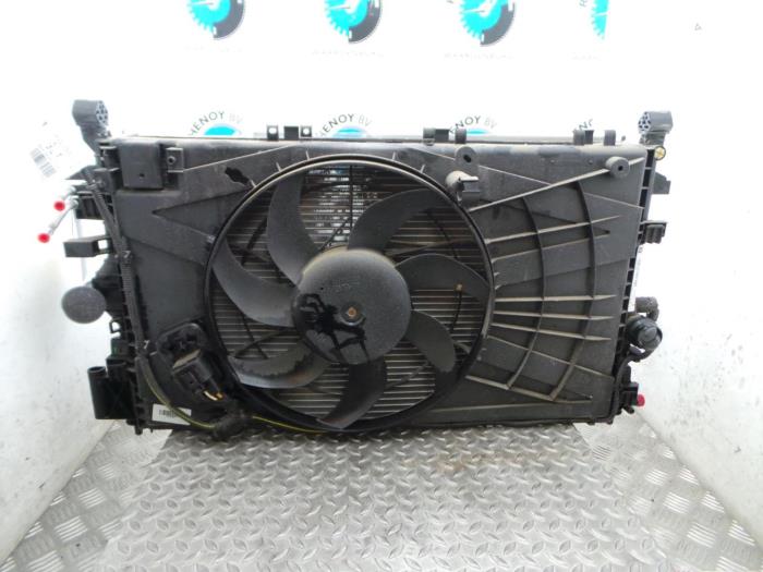 Gebruikte Radiateur Opel Insignia Prijs € 217,80 Inclusief btw aangeboden door Rhenoy Onderdelen b.v.