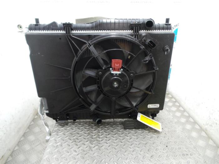 Gebruikte Radiateur Ford Fiesta Prijs € 302,50 Inclusief btw aangeboden door Rhenoy Onderdelen b.v.